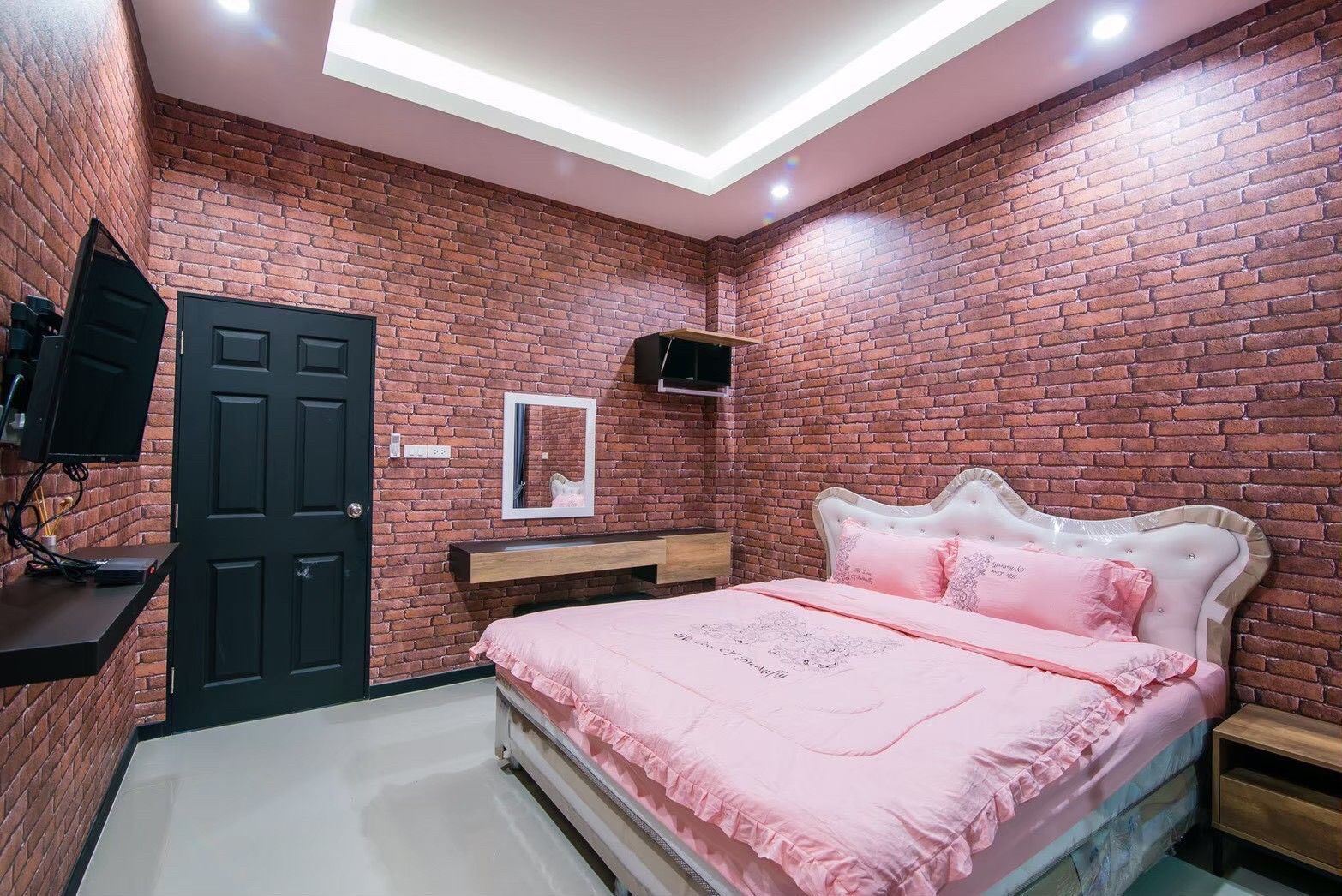 Gallery 15