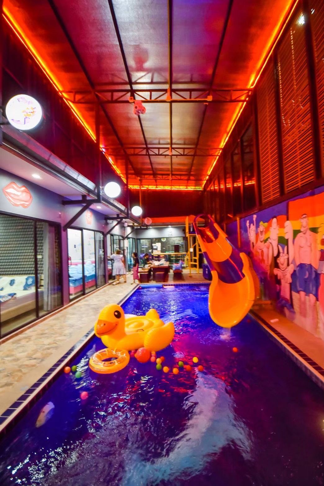 Gallery 16