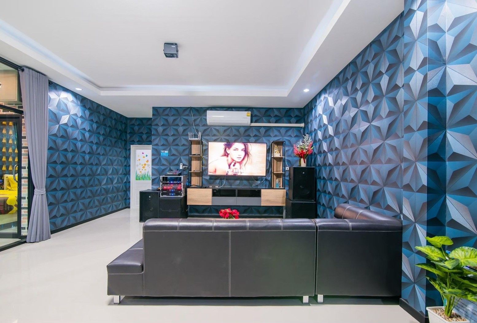 Gallery 32