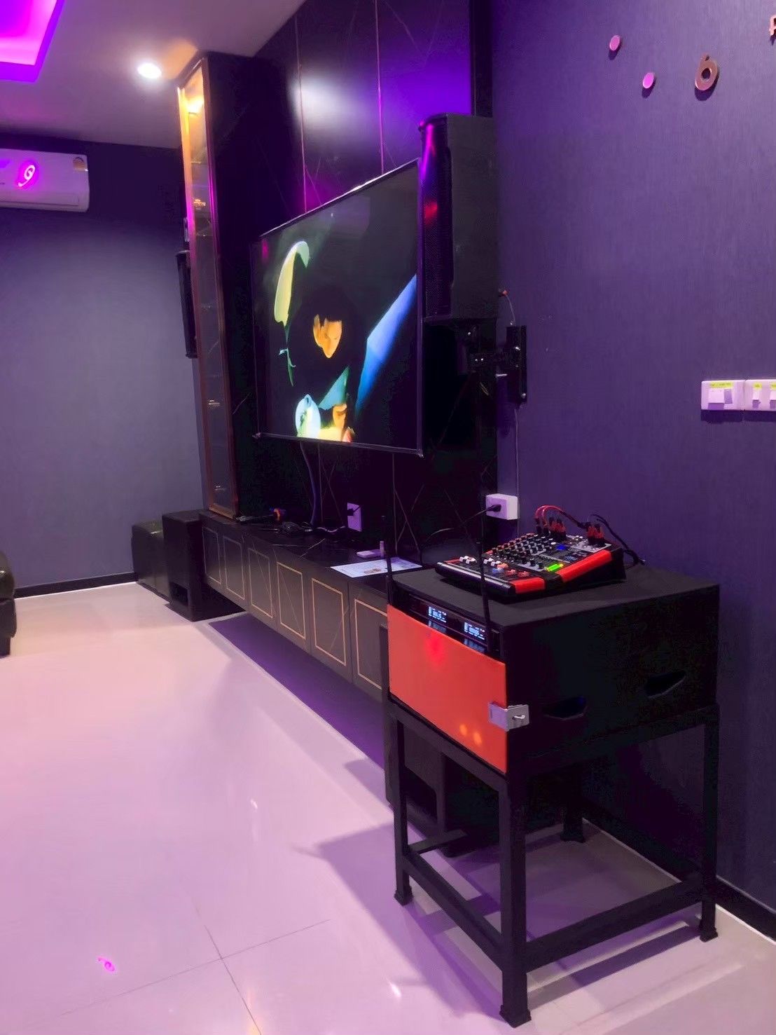 Gallery 50