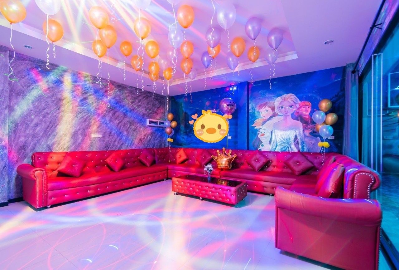 Gallery 32
