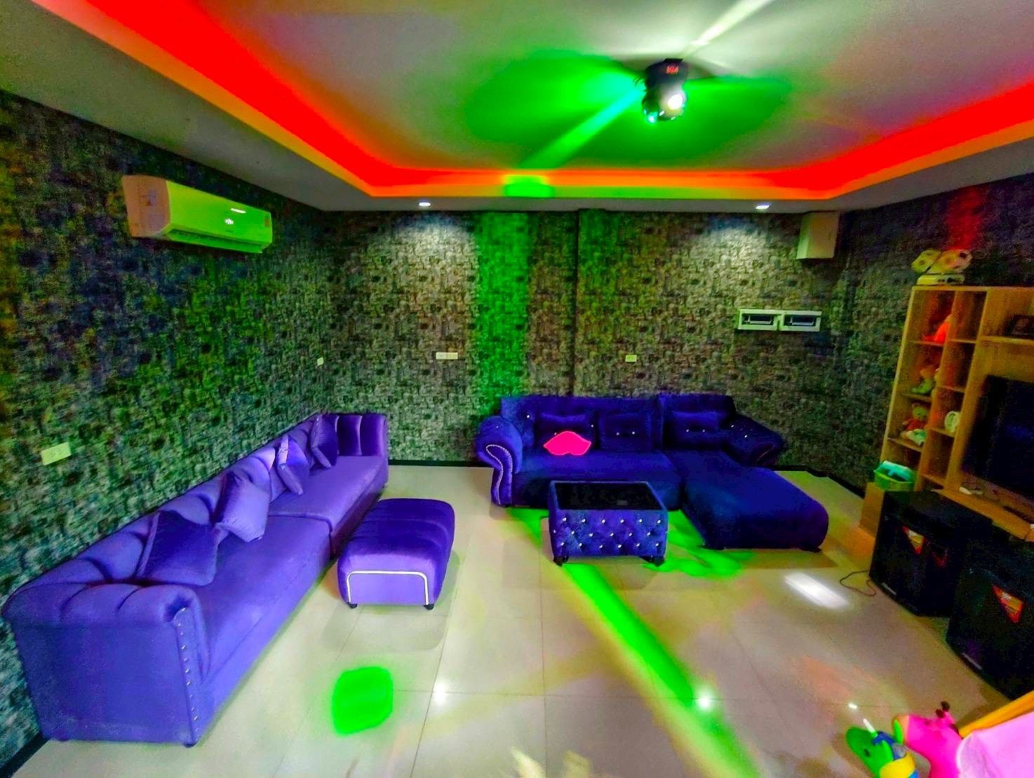 Gallery 15