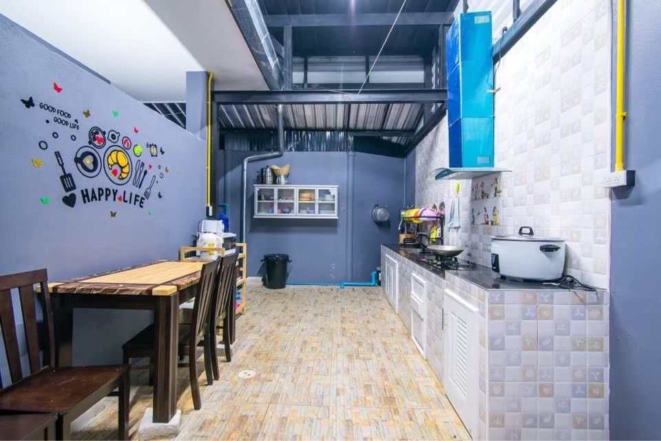 Gallery 84