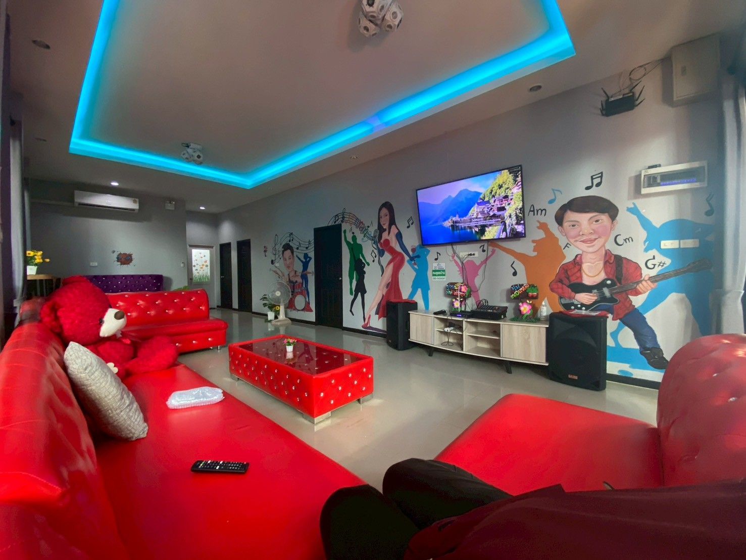 Gallery 16