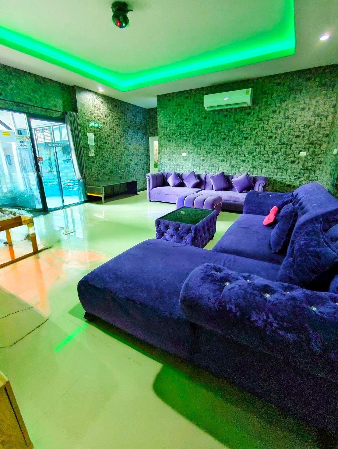 Gallery 10