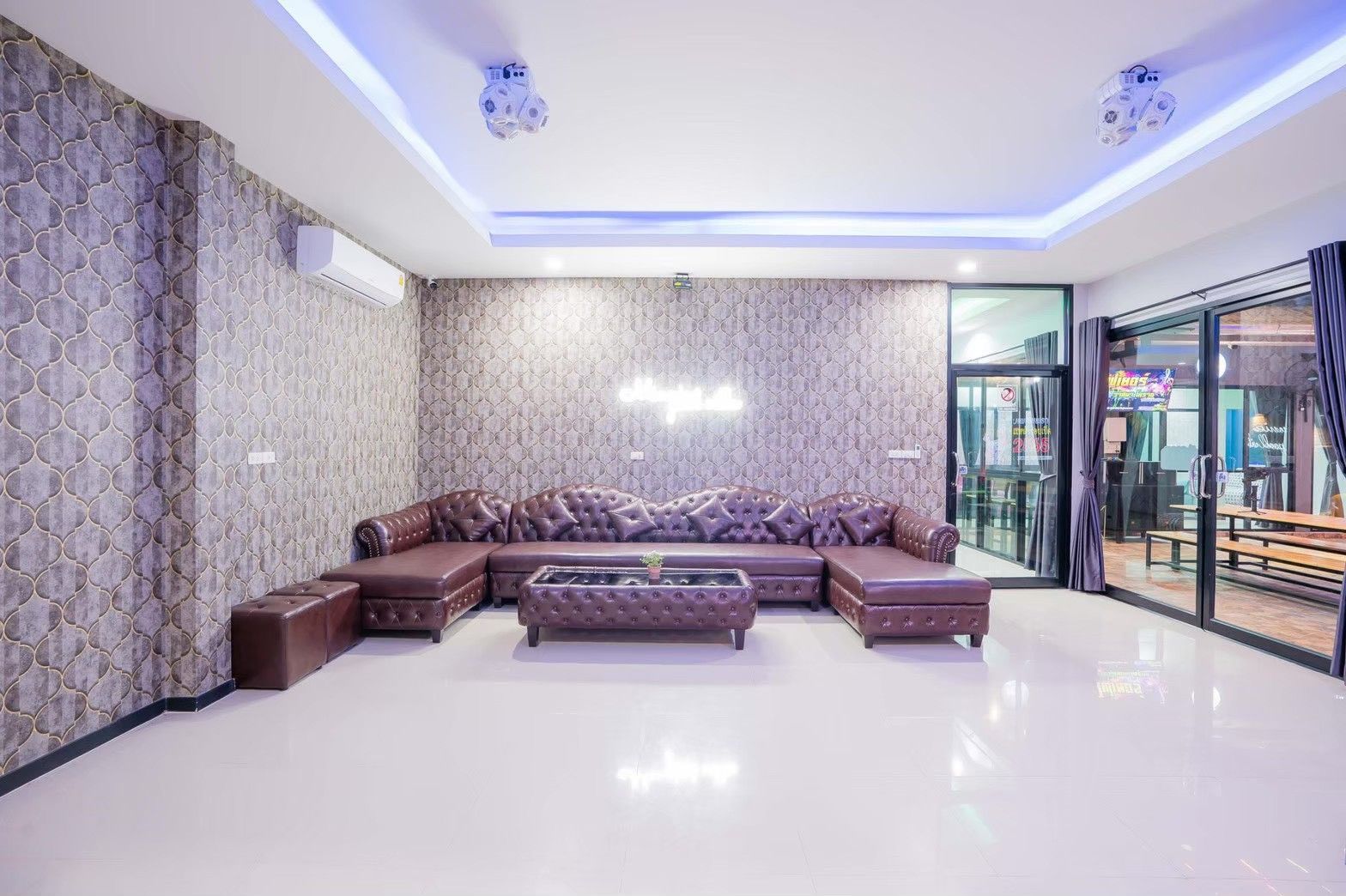 Gallery 33