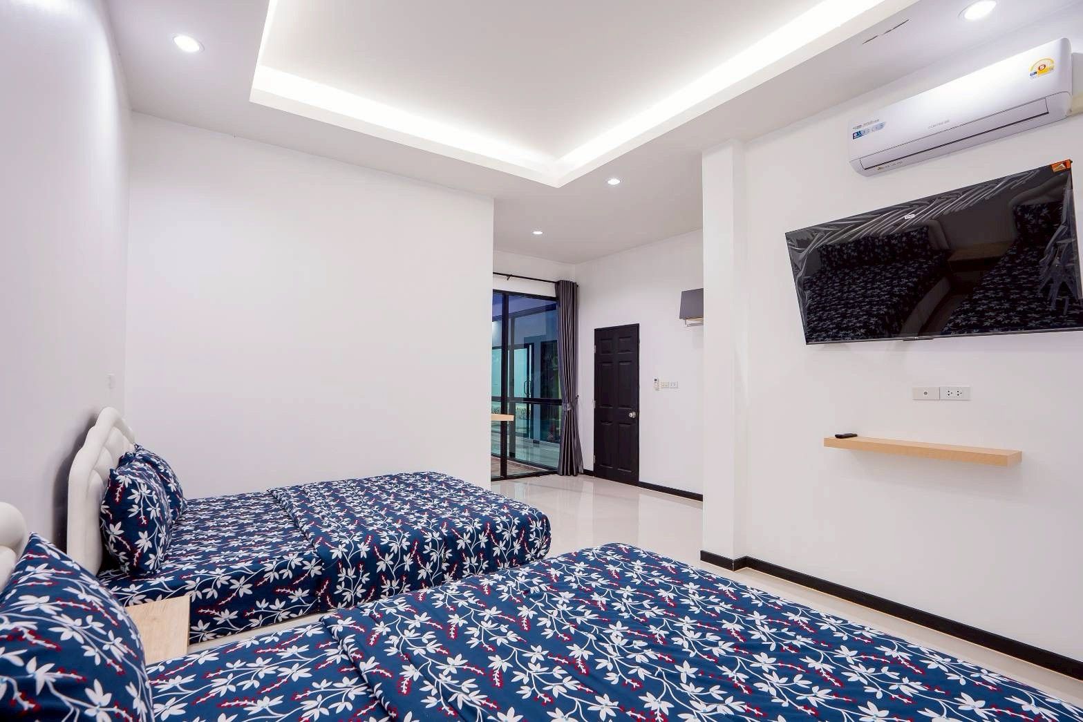Gallery 32